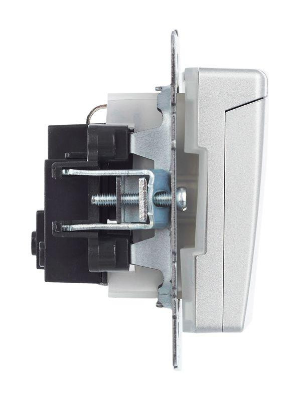 картинка Розетка BRITE РСбш10-3-44-БрА 16А IP44 с заземл. защ. шторки с крышкой механизм алюм. IEK BR-R16-16-44-K47