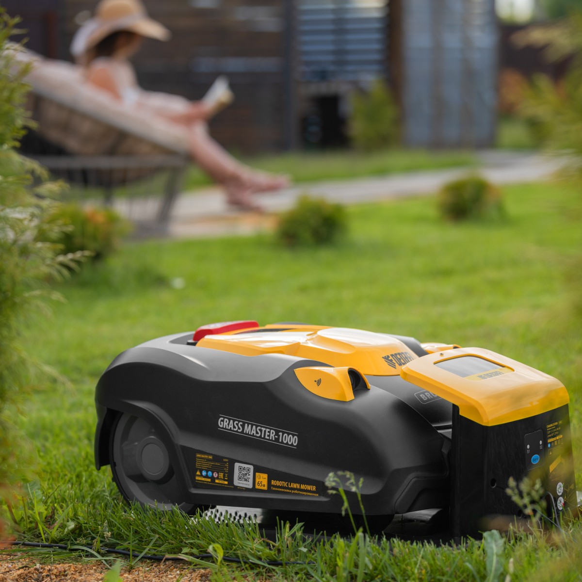 картинка Робот-газонокосилка Grass Master 1000 1000м², 3Ач, 28V, LCD дисплей, Denzel