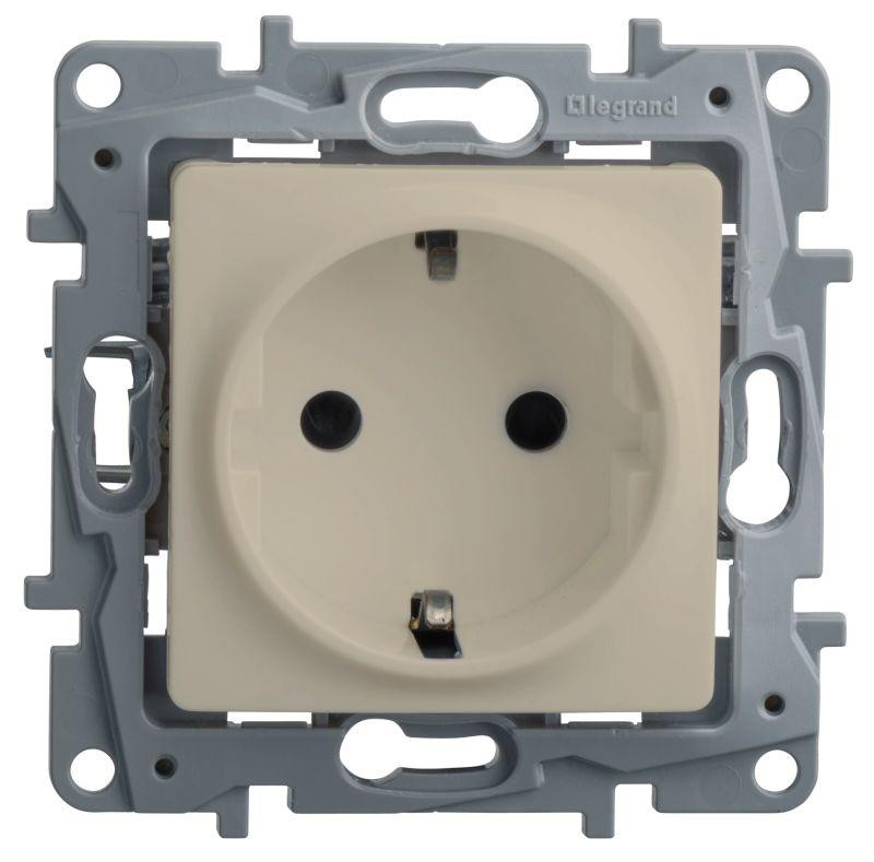 картинка Розетка 1-м СП Etika 16А IP31 250В 2P+E с заземл. защ. шторки немецк. стандарт винтов. клеммы механизм сл. кость Leg 672322