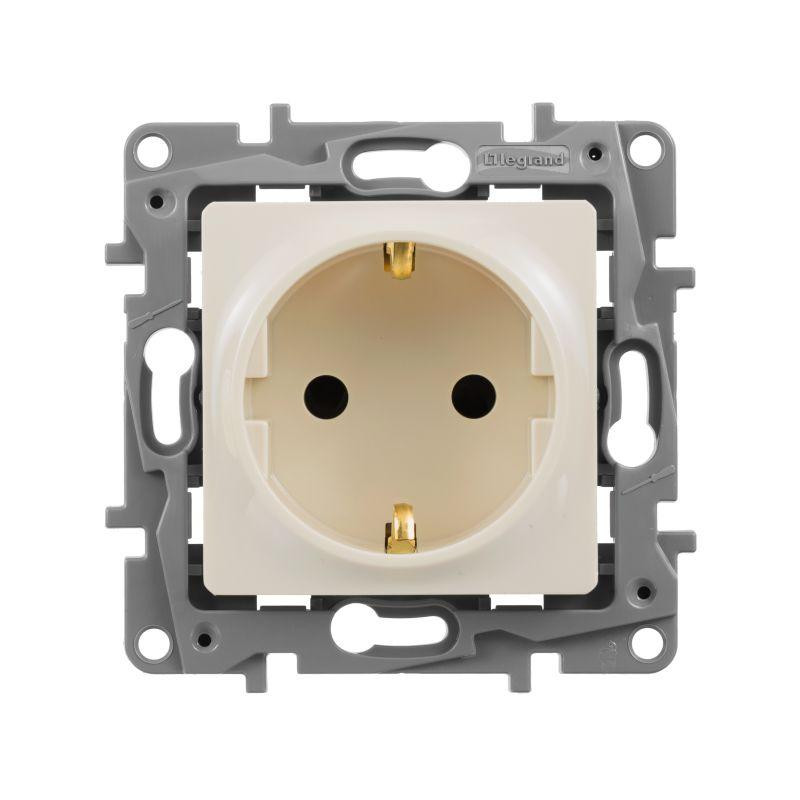 картинка Розетка 1-м СП Etika 16А IP31 250В 2P+E с заземл. защ. шторки немецк. стандарт винтов. клеммы механизм сл. кость Leg 672322