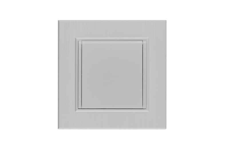 картинка Розетка 1-м с крышкой Karea LINE STAR с заземл. жемчуж. Makel 86100029