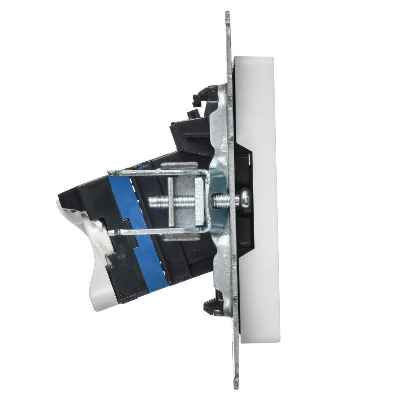 картинка Розетка компьютерная СП BRITE РК10-БрАБ RJ45 кат.5E механизм арктич. бел. IEK BR-K10-1-K91