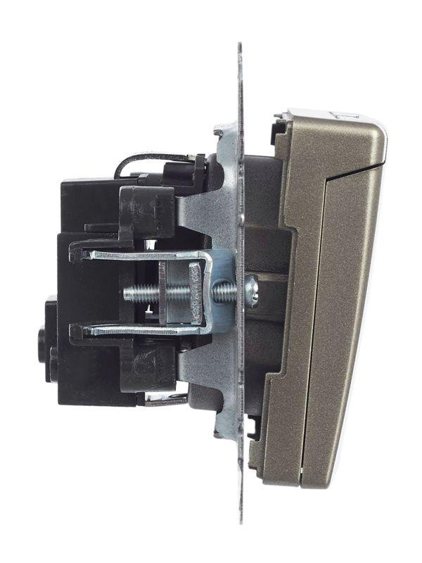 картинка Розетка BRITE РСбш10-3-БрШ 16А IP20 с заземл. защ. шторки с крышкой механизм шампань IEK BR-R16-16-K37