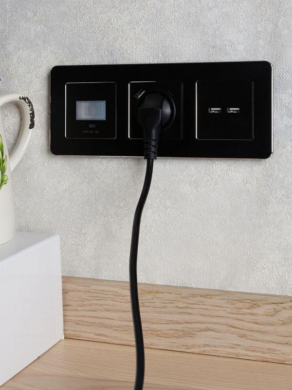 картинка Розетка BRITE РЮш11-1-БрЧ 16А с USB A+C 18Вт с заземл. защ. шторки механизм черн. IEK BR-R14-16-U22-018-K02